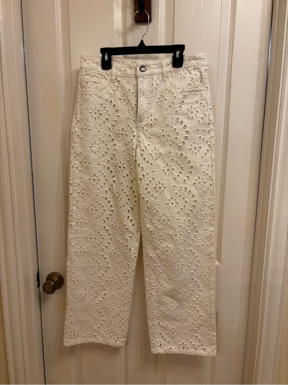 Gianni Bini Cream Eyelet Straight-Leg Jeans